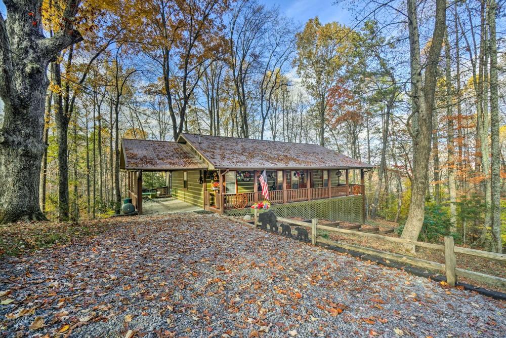 Woodsy Pigeon Forge Hideaway Private Hot Tub